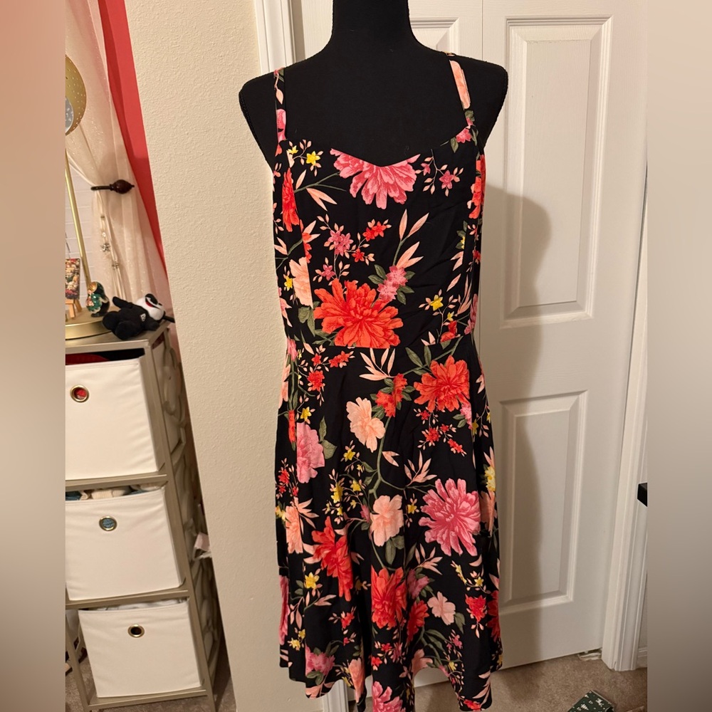EUC Old Navy Floral Black and pink Dress. Size Large.
